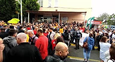 Kocaeli'de sağlık çalışanları, üç hekimin darp edildiği aile sağlığı merkezi önünden seslendi: "en acil şekilde tedbir alınmasını istiyoruz"