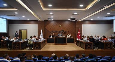 Konyaaltı Belediye Başkanı Semih Esen: "anlamını koruyarak Cumhuriyet'i yaşatacağız"