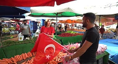 Konyaaltı kırmızı beyaza büründü