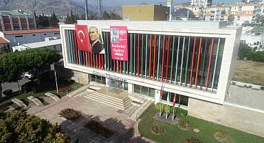 Konyaaltı'nda Cumhuriyet'in kazanımları binaları donattı