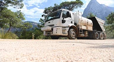 Konyaaltın'da yenilenmeyen yol kalmayacak