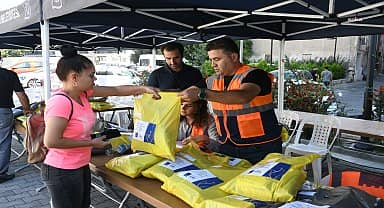 Kuşadası Belediyesi'nden 911 öğrenciye kırtasiye desteği