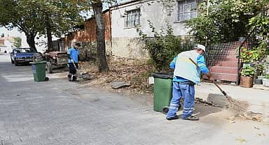 Kuşadası Belediyesi tarafından tüm mahalleler temizlendi