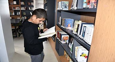 Kütüphane ve Kitap Kafe, her yaştan Kuşadalı'ya okuma sevgisi kazandırıyor
