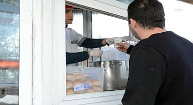 Menteşe Belediyesi'nden öğrencilere sıcak çorba ikramı