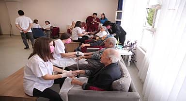 Merkezefendi Belediyesi Alzheimer Yaşam Merkezi sakinlerine cilt bakımı