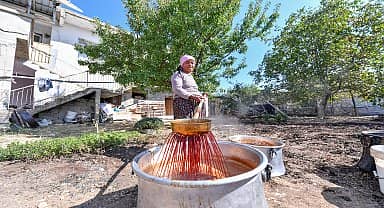 Mersin Büyükşehir Belediyesi, kadın elinden üretimi destekliyor