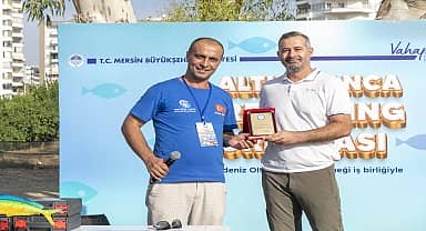 Mersin'de oltalar, 6. Altın Kanca Surfcasting'de birincilik için atıldı