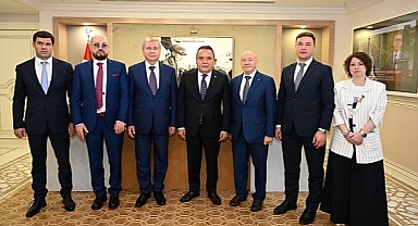 Moskova Hükümeti Bakanı Çeremin ve beraberindeki heyet, Muhittin Böcek'i ziyaret etti 