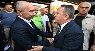 Muhittin Böcek, yangından zarar gören esnafı ziyaret etti