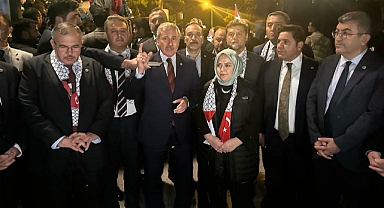 Saadet ve Gelecek Partisi İsrail Büyükelçiliği önünde: “Hitler’e rahmet okutturacak işler yapıyorsunuz”