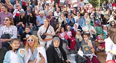 Safranbolu'da Cumhuriyetin 100. Yılı Kutlamaları kapsamında 100 kişiyle zeybek oynandı