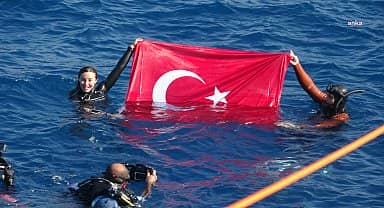 Şahika Ercümen, Antalya'da Cumhuriyet için dalacak 