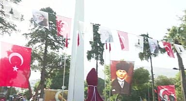 Tire Cumhuriyet Meydanı'nda Atatürk heykeli açıldı