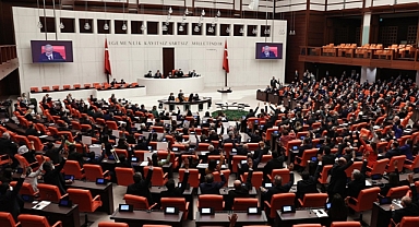 TSK’nın Suriye ve Irak’taki görev süresini iki yıl daha uzatan tezkere, oyçokluğu ile kabul edildi