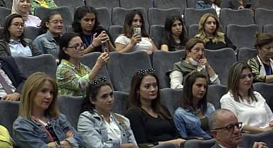Tunç Soyer: "Kapı kapı dolaşarak çocuklara beslenme çantası dağıtıyoruz"