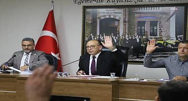 Turgutlu Belediye Meclisi'nde yeni stadın isminin "Turgutlu Mustafa Kemal Atatürk Stadı" olması önerisi oy birliğiyle kabul edildi