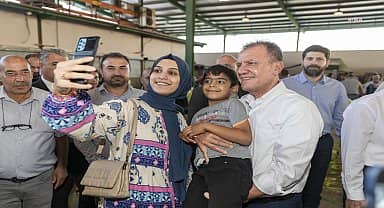 Vahap Seçer, Tarsus Kırklarsırtı'nda pazar gezdi