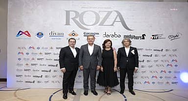 Vahap Seçer ve Eşi Meral Seçer, 'Roza' filminin galasına katıldı