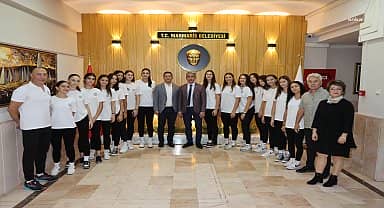 Voleybolculardan Marmaris Belediye Başkanı Oktay'a ziyaret