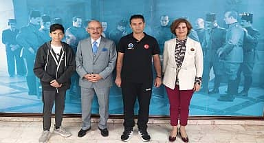 Yılmaz Büyükerşen, milli sporcuyu konuk etti, başarılar diledi