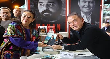 13. Antalya Kitap Fuarı'na öğrencilerden yoğun ilgi