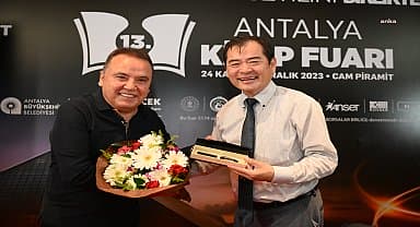 13. Antalya Kitap Fuarı'na yoğun ilgi