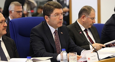 Adalet Bakanı Tunç: “Soykırım ve savaş suçlarının uluslararası ceza mahkemesinin gündemine geleceğine inanıyoruz”