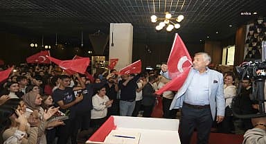 Adana Büyükşehir'in ücretsiz, üniversite sınavına hazırladığı gençler, Atatürk filmini izledi