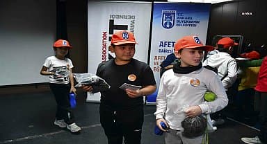 Ankara Büyükşehir'in okullara yönelik afet farkındalık ve temel ilk yardım eğitimi devam ediyor