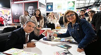 Antalya 13. Kitap Fuarı'nda yazarlar okurlarıyla buluşuyor