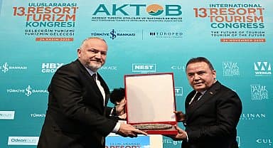 Antalya Büyükşehir Belediye Başkanı Böcek Resort Turizm Kongresi'ne katıldı: "Turizm sektörüne daha fazla hizmet etmek için kaynaklarda pay alınmalı"