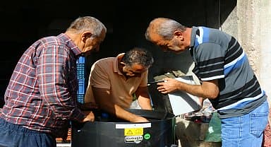 Antalya Büyükşehir'den Geyikbayırlılara ceviz ayıklama ve salça makinesi 