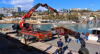 Antalya Büyükşehir fırtınanın izlerini silmeye devam ediyor