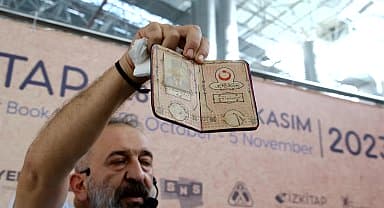 Atatürk'ün İmzaladığı "Mebus Defteri", İzmir Büyükşehir Belediyesi arşivine kazandırıldı