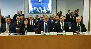 Bakan Özhaseki: “Bazı belediyeler deprem turisti gibi geldiler selfie çekip gittiler”