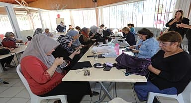Bayraklı Belediyesi her yıl binlerce kadına ücretsiz kurs veriyor