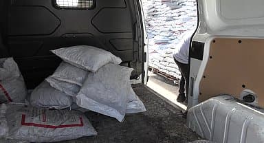 Bayraklı Belediyesi'nden 300 aileye yakacak desteği