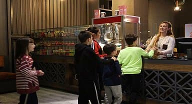 Belediye Başkanı Köse, Safranbolularla Atatürk filmini izledi