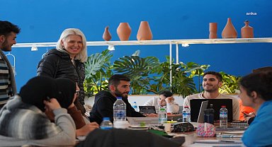 Bilecik Belediye Başkanı Subaşı, sınava hazırlanan gençleri ziyaret etti, çorba ikramında bulundu