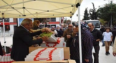 Bilecik Belediyesi tarafından 30 bin adet marul fidesi vatandaşlara dağıtıldı