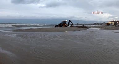 Burhaniye'de kabaran deniz sokaklara taştı, bazı evleri su bastı