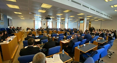 Çalışan emeklilere 5 bin TL ikramiye düzenlemesi kabul edildi