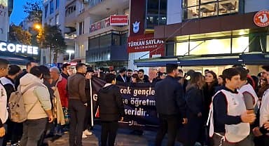 CHP İzmir İl Gençlik Kolları, 24 Kasım Öğretmenler Günü'nde atanamadığı için intihar eden öğretmenleri andı