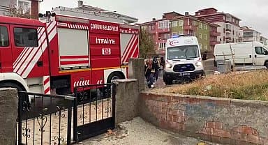 Çorum'da binaya yıldırım düştü, bina sakinleri korku dolu anlar yaşadı