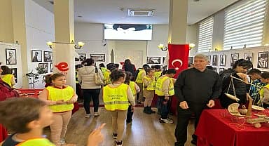 Efeler'de tarihe oyuncaklarla yolculuk