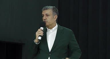 Esenyurtlu kadınlar tasarımlarıyla podyumu renklendirdi