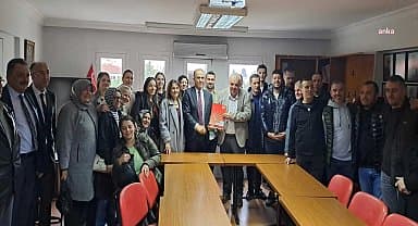 Eski Bornova Belediye Başkan Yardımcısı Ercan Kahya, Bornova Belediye başkanı aday adaylığı için dosyasını teslim etti