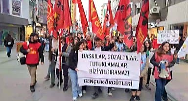 Gençlik örgütleri İzmir'de, gözaltı ve tutuklamalara karşı yürüdü