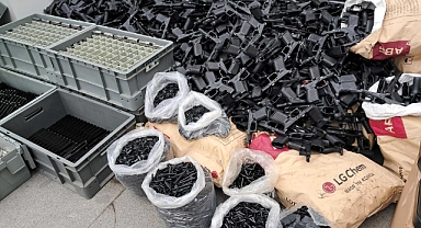 İstanbul’da silah kaçakçılarına operasyon: 5 kişi gözaltına alındı, çok sayıda silah ele geçirildi